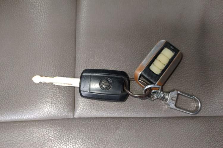 Used Dongfeng Shuaike 2011 1.6L Manual Luxury 7-Seater Vehicle Key