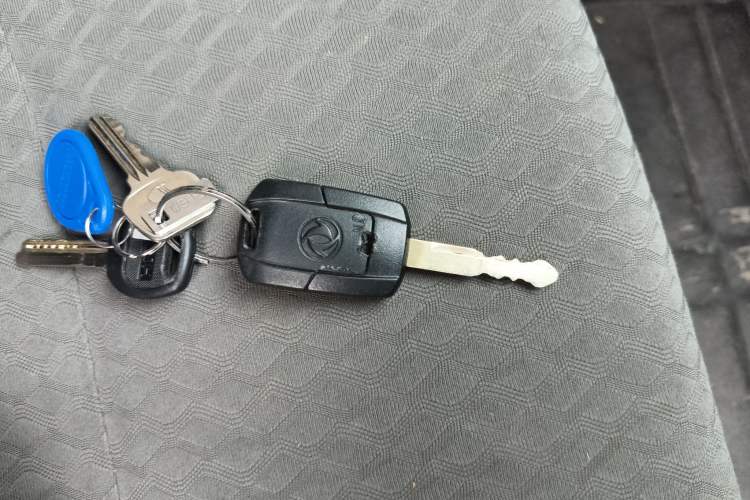 Used Dongfeng Shuaike 2011 1.6L Manual Comfort 7-Seater Vehicle Key