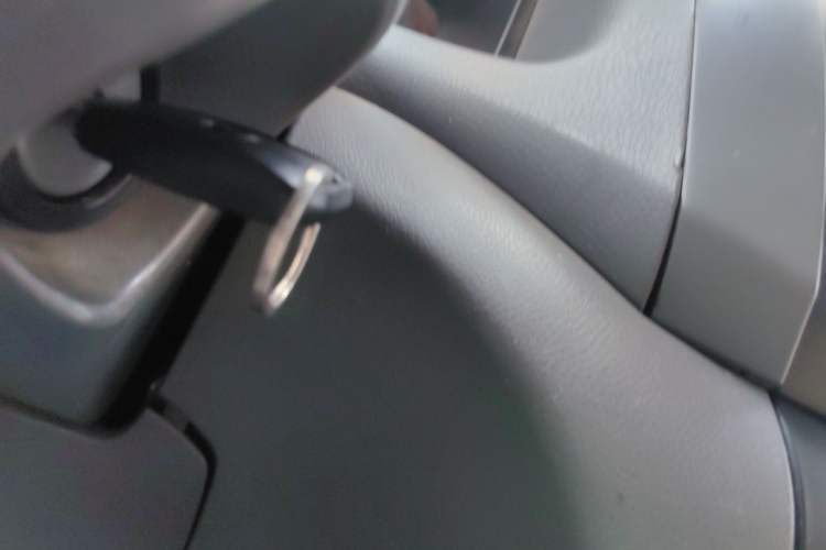 Used Dongfeng Shuaike 2011 1.6L Manual Practical 7-Seater Vehicle Key