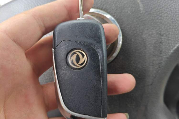 Used Dongfeng Shuaike 2011 1.6L Manual Comfort 7-Seater Vehicle Key
