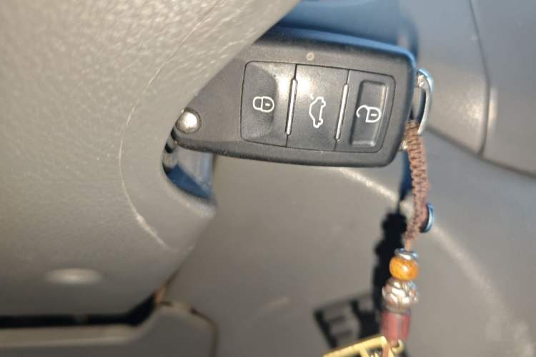 Used Dongfeng Shuaike 2011 1.5L Manual Comfort 7-Seater China IV Standard Vehicle Key