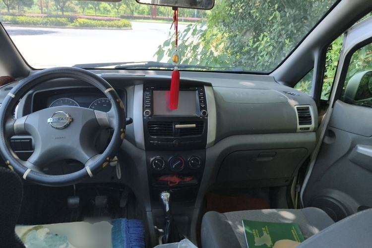 Used Dongfeng Shuaike 2011 1.6L Manual Comfort 7-Seater Center Console