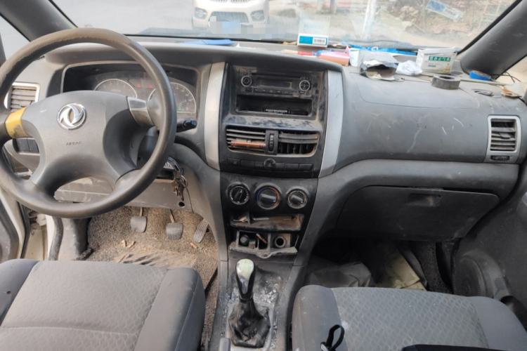 Used Dongfeng Shuaike 2011 1.6L Manual Comfort 7-Seater Center Console