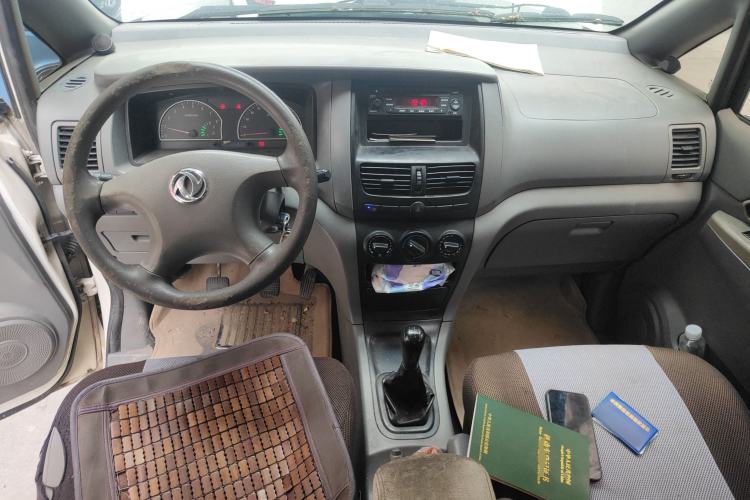 Used Dongfeng Shuaike 2011 1.5L Manual Standard Model 7 Seats China IV Standard Center Console