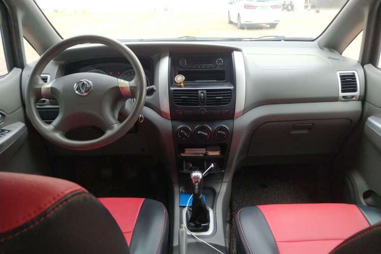 Used Dongfeng Shuaike 2011 1.6L Manual Comfort 7-Seater Center Console