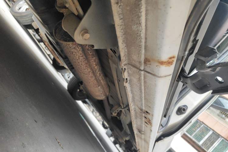 Used Dongfeng Shuaike 2011 1.5L Manual Standard Model 7 Seats China IV Standard Chassis Front Left