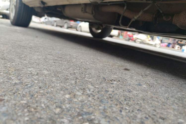 Used Dongfeng Shuaike 2011 2.0L Manual Comfort 7-Seater Chassis Front Right