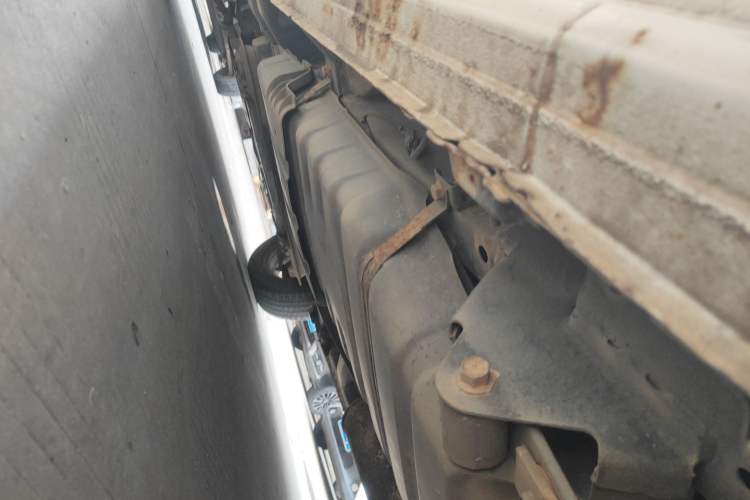 Used Dongfeng Shuaike 2011 1.5L Manual Standard Model 7 Seats China IV Standard Chassis Front Right