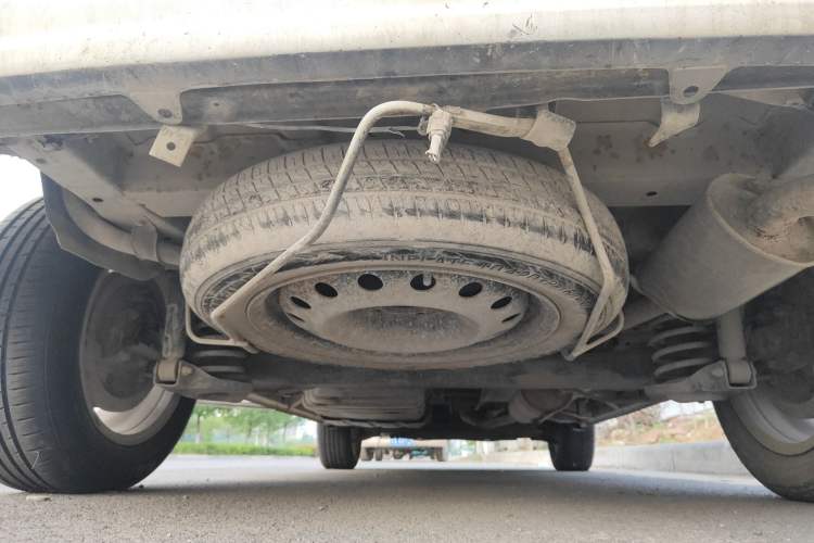 Used Dongfeng Shuaike 2011 1.6L Manual Comfort 7-Seater Chassis Rear