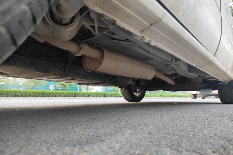 Used Dongfeng Shuaike 2011 1.6L Manual Comfort 7-Seater Chassis Rear Right