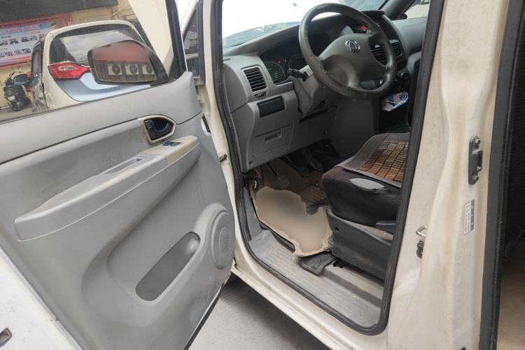 Used Dongfeng Shuaike 2011 1.5L Manual Standard Model 7 Seats China IV Standard Driver Seat