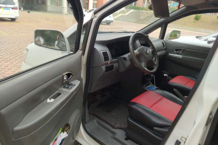 Used Dongfeng Shuaike 2011 1.6L Manual Comfort 7-Seater Driver Seat