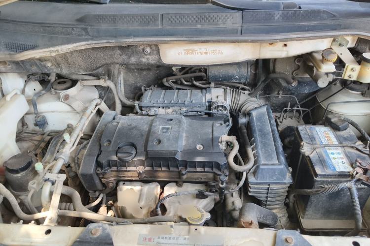 Used Dongfeng Shuaike 2011 1.6L Manual Comfort 7-Seater Engine Bay