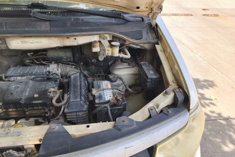 Used Dongfeng Shuaike 2011 1.6L Manual Comfort 7-Seater Engine Bay Left