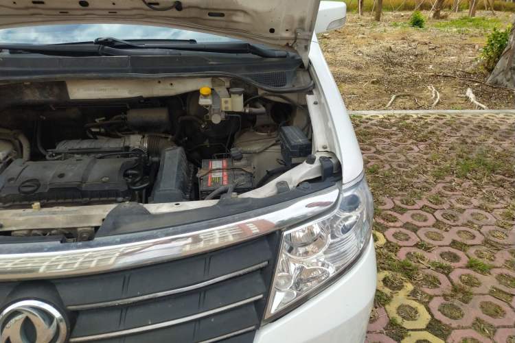 Used Dongfeng Shuaike 2011 1.6L Manual Comfort 7-Seater Engine Bay Left