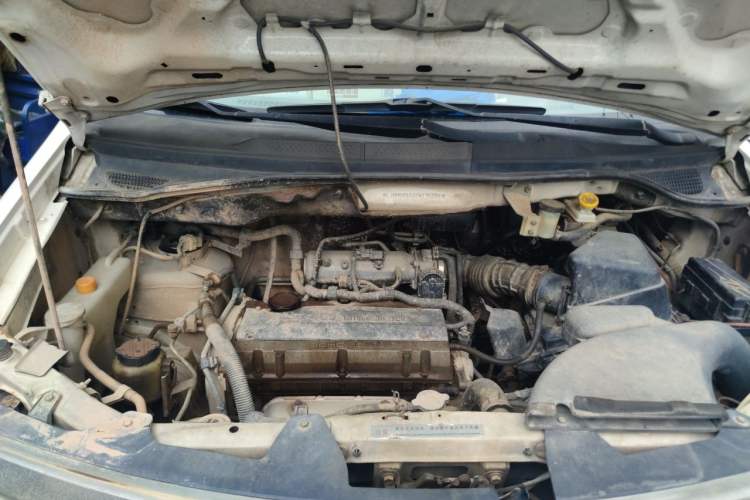 Used Dongfeng Shuaike 2011 2.0L Manual Comfort 7-Seater Engine Bay