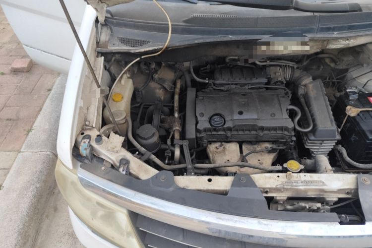 Used Dongfeng Shuaike 2011 1.6L Manual Comfort 7-Seater Engine Bay Right