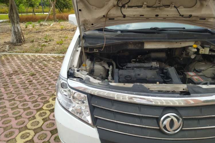 Used Dongfeng Shuaike 2011 1.6L Manual Comfort 7-Seater Engine Bay Right