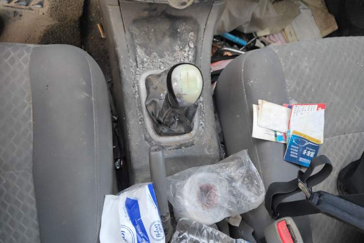 Used Dongfeng Shuaike 2011 1.6L Manual Comfort 7-Seater Gear Lever