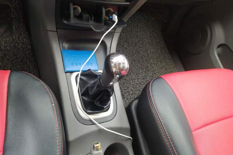 Used Dongfeng Shuaike 2011 1.6L Manual Comfort 7-Seater Gear Lever