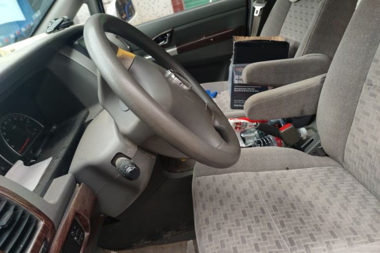 Used Dongfeng Shuaike 2011 2.0L Manual Comfort 7-Seater Left Front Seat