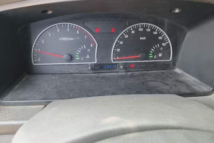 Used Dongfeng Shuaike 2011 1.6L Manual Comfort 7-Seater Odometer Close Up
