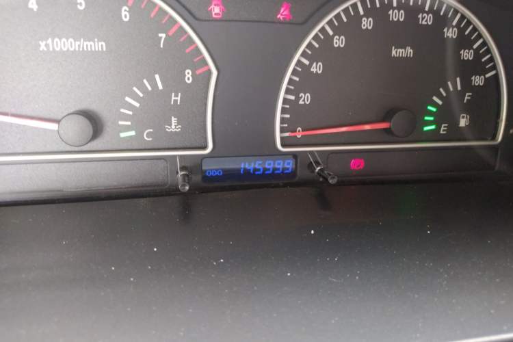 Used Dongfeng Shuaike 2011 1.6L Manual Comfort 7-Seater Odometer Close Up