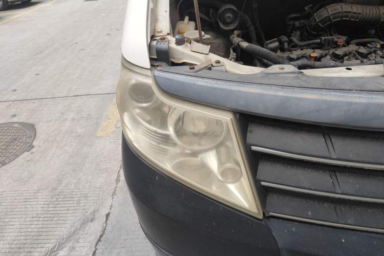 Used Dongfeng Shuaike 2011 1.5L Manual Standard Model 7 Seats China IV Standard Right Front Headlight