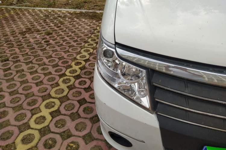Used Dongfeng Shuaike 2011 1.6L Manual Comfort 7-Seater Right Front Headlight