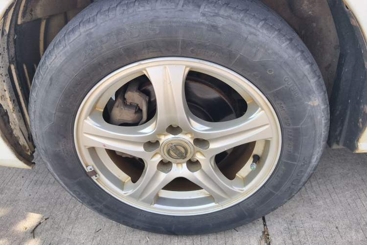 Used Dongfeng Shuaike 2011 1.6L Manual Comfort 7-Seater Right Front Wheel Hub