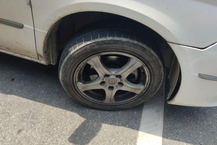 Used Dongfeng Shuaike 2011 2.0L Manual Comfort 7-Seater Right Front Wheel Hub