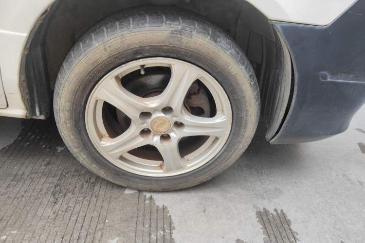 Used Dongfeng Shuaike 2011 1.5L Manual Standard Model 7 Seats China IV Standard Right Front Wheel Hub