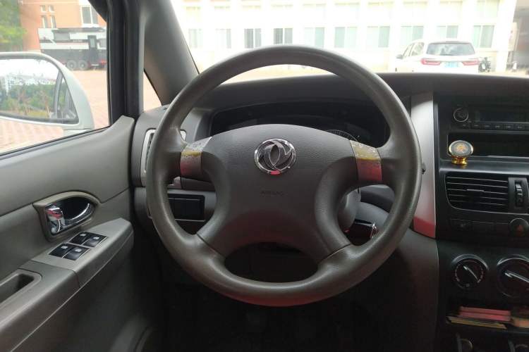 Used Dongfeng Shuaike 2011 1.6L Manual Comfort 7-Seater Steering Wheel