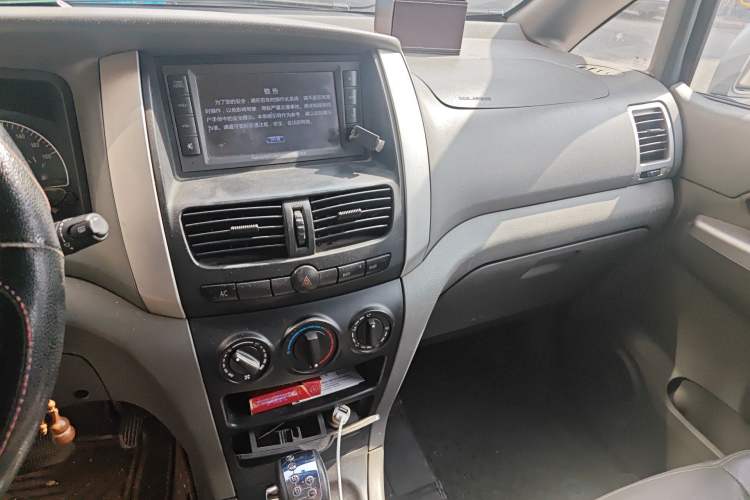 Used Dongfeng Shuaike 2012 2.0L Automatic Flagship 7-Seater Audio And AC Panel