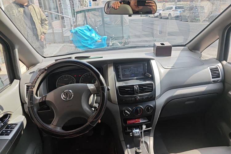 Used Dongfeng Shuaike 2012 2.0L Automatic Flagship 7-Seater Center Console