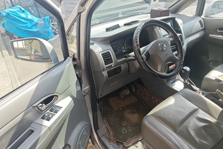 Used Dongfeng Shuaike 2012 2.0L Automatic Flagship 7-Seater Driver Seat