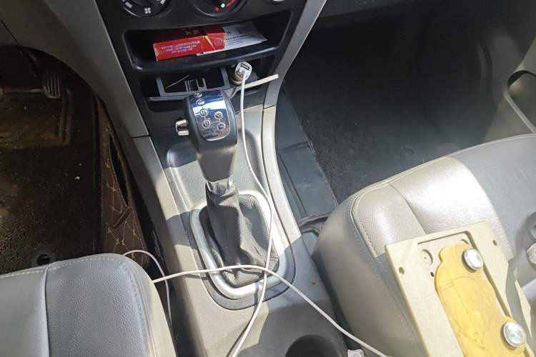 Used Dongfeng Shuaike 2012 2.0L Automatic Flagship 7-Seater Gear Lever