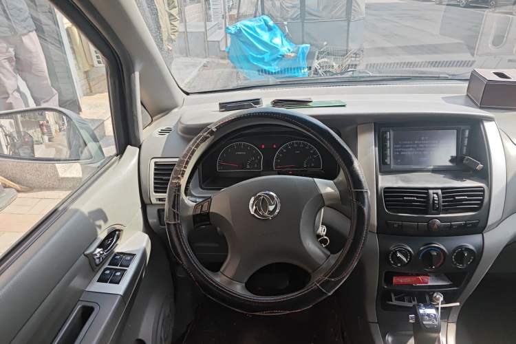 Used Dongfeng Shuaike 2012 2.0L Automatic Flagship 7-Seater Steering Wheel