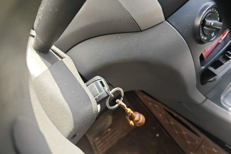 Used Dongfeng Shuaike 2012 2.0L Automatic Flagship 7-Seater Vehicle Key