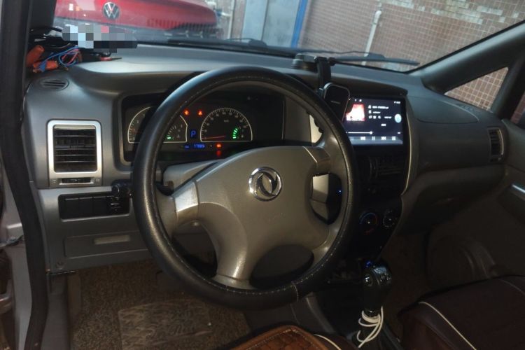 Used Dongfeng Shuaike 2012 2.0L Automatic Luxury 7-Seater Center Console
