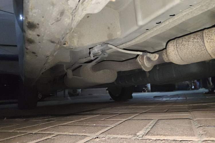 Used Dongfeng Shuaike 2012 2.0L Automatic Luxury 7-Seater Chassis Front Right