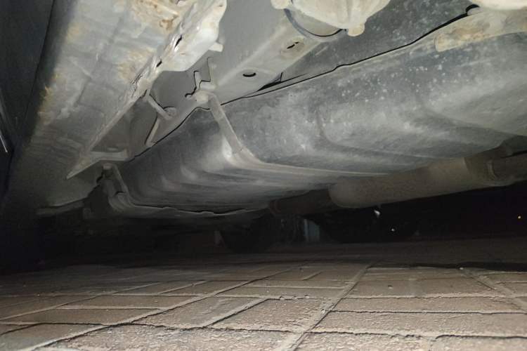 Used Dongfeng Shuaike 2012 2.0L Automatic Luxury 7-Seater Chassis Rear Left