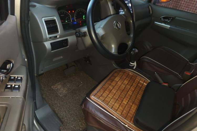 Used Dongfeng Shuaike 2012 2.0L Automatic Luxury 7-Seater Driver Seat