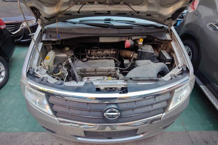 Used Dongfeng Shuaike 2012 2.0L Automatic Flagship 7-Seater Engine Bay