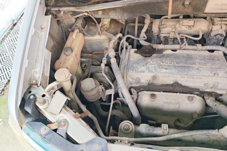 Used Dongfeng Shuaike 2012 2.0L Automatic Flagship 7-Seater Engine Bay Right