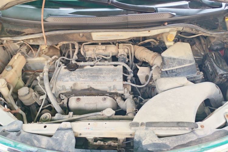 Used Dongfeng Shuaike 2012 2.0L Automatic Flagship 7-Seater Engine Bay