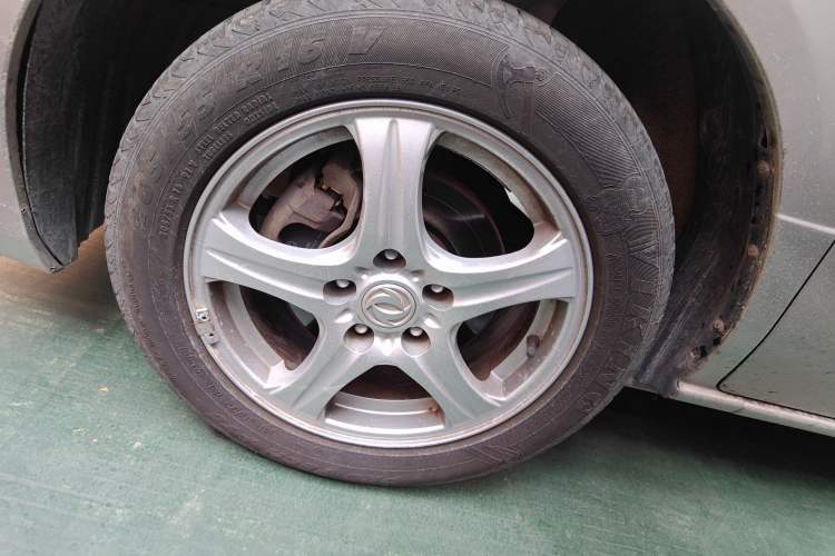 Used Dongfeng Shuaike 2012 2.0L Automatic Flagship 7-Seater Exterior 4