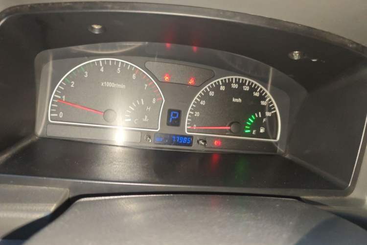Used Dongfeng Shuaike 2012 2.0L Automatic Luxury 7-Seater Instrument Cluster