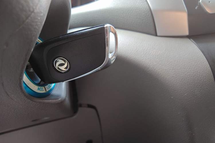 Used Dongfeng Shuaike 2012 2.0L Automatic Flagship 7-Seater Interior 1