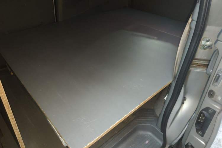 Used Dongfeng Shuaike 2012 2.0L Automatic Luxury 7-Seater Left Rear Seat